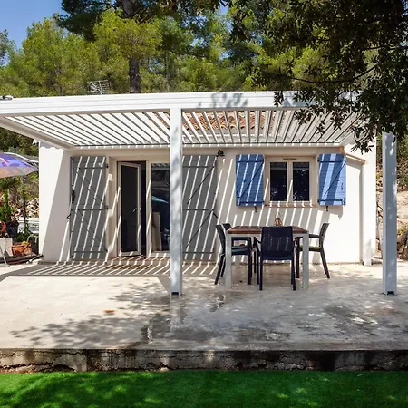 Le Cabanon De Valerie بيت للعطل